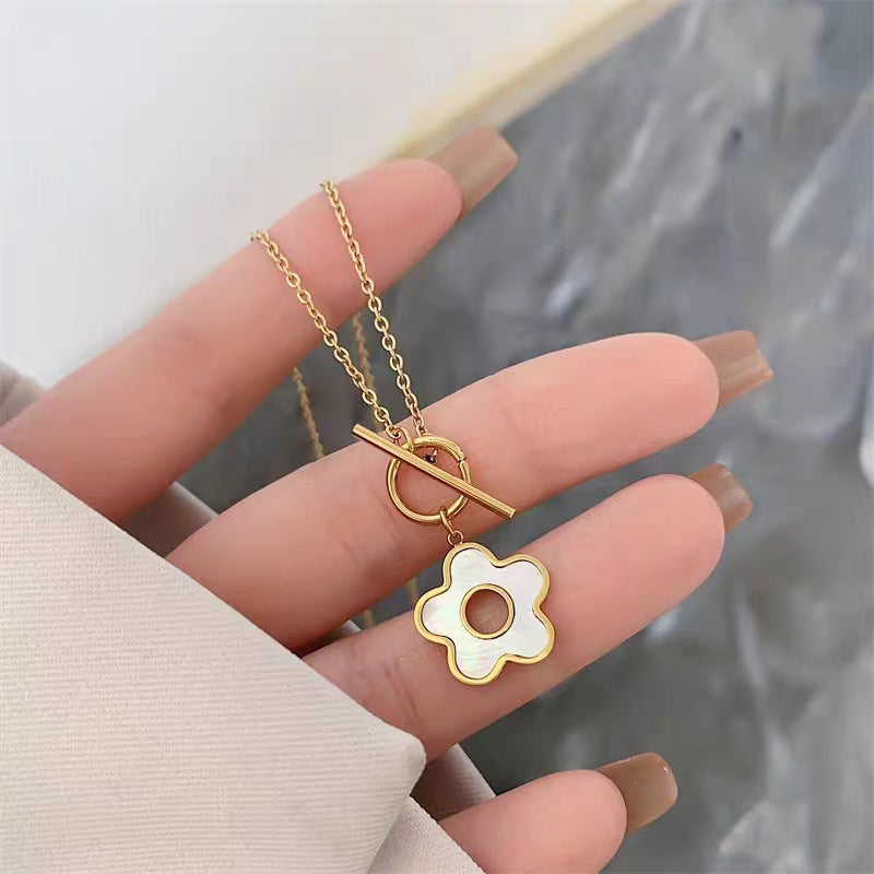 2025 New T Buckle Shell Flower Necklace Niche Design Pendant High-end Fashion Sweater Chain Clavicle Chain