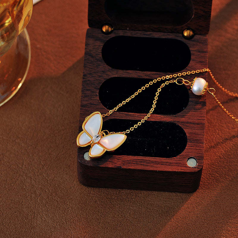 TikTok Popular Sweet High-End Unique Butterfly Mother-of-Pearl Necklace Fashion Niche Design Cute