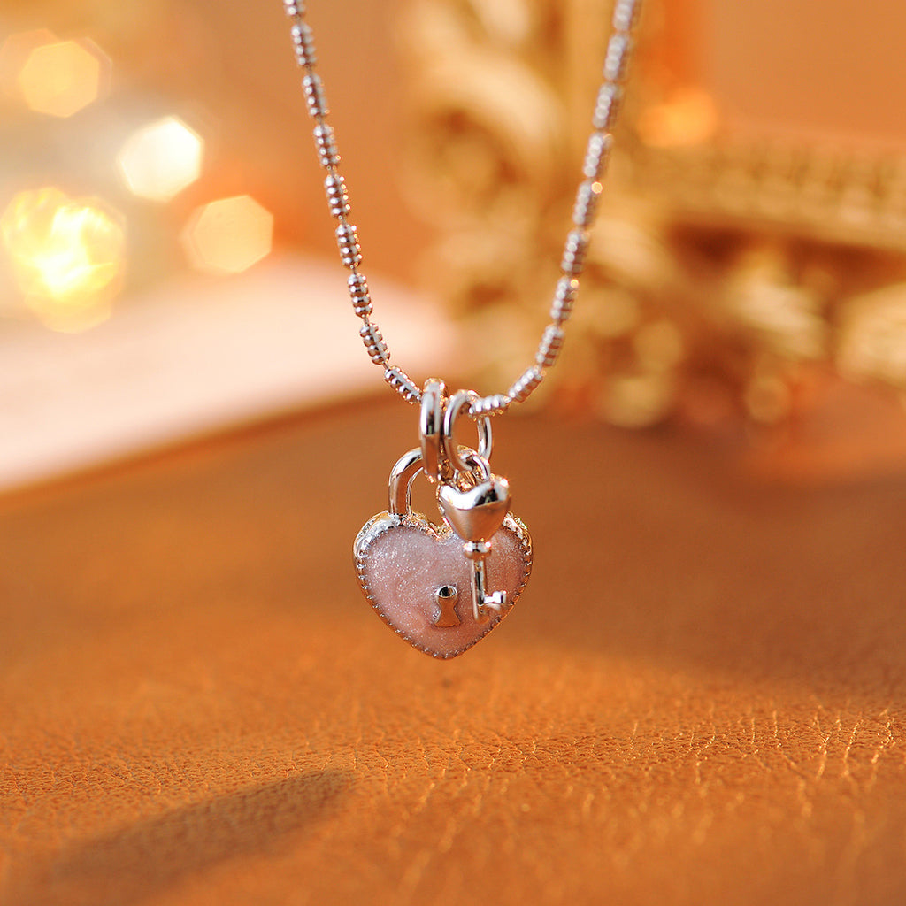 Simple Versatile Natural Mother-of-Pearl Heart Key Lock Necklace for Women Clavicle Chain Light Luxury Niche Design Trend