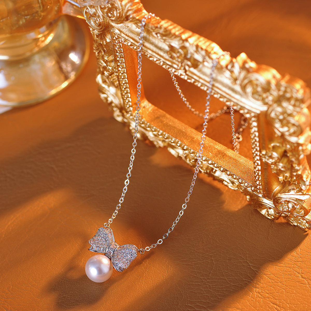 French Retro Exquisite Bow Necklace Niche High-end Light Luxury Versatile Smart Collarbone Chain