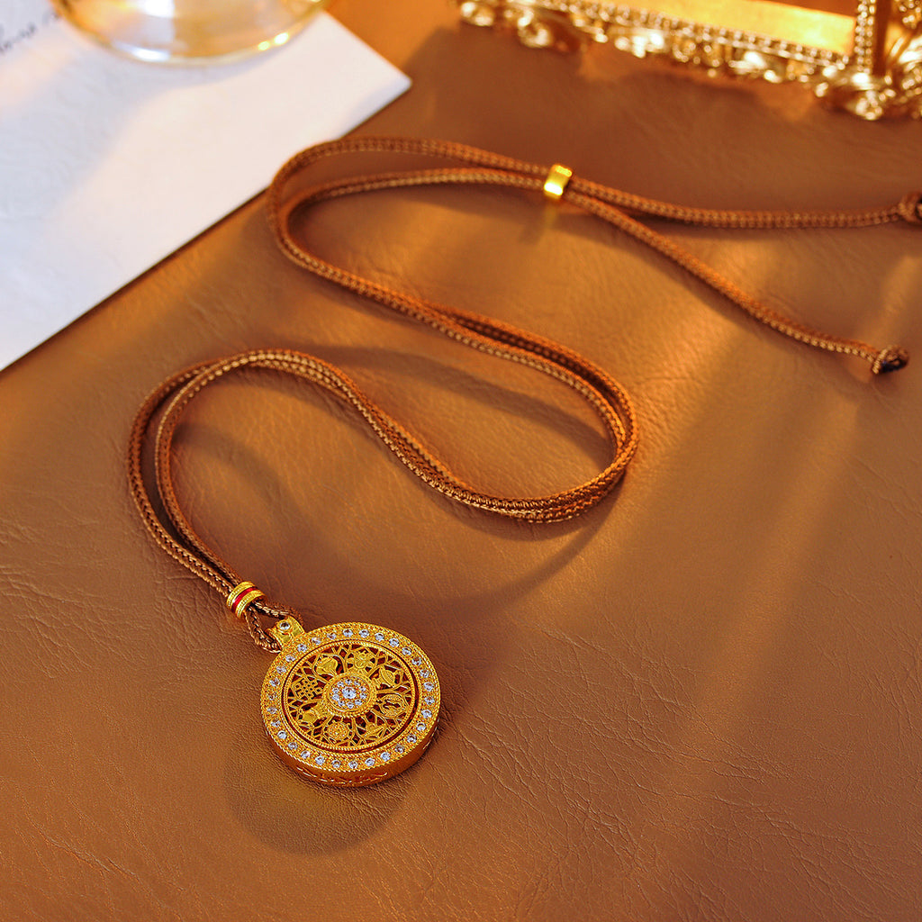 Wei Xue Same Style Eight Treasures Compass Necklace for Women Ancient Method Pointed Diamond Sand Gold Pendant Collarbone Chain New Hot-Selling Neck Chain