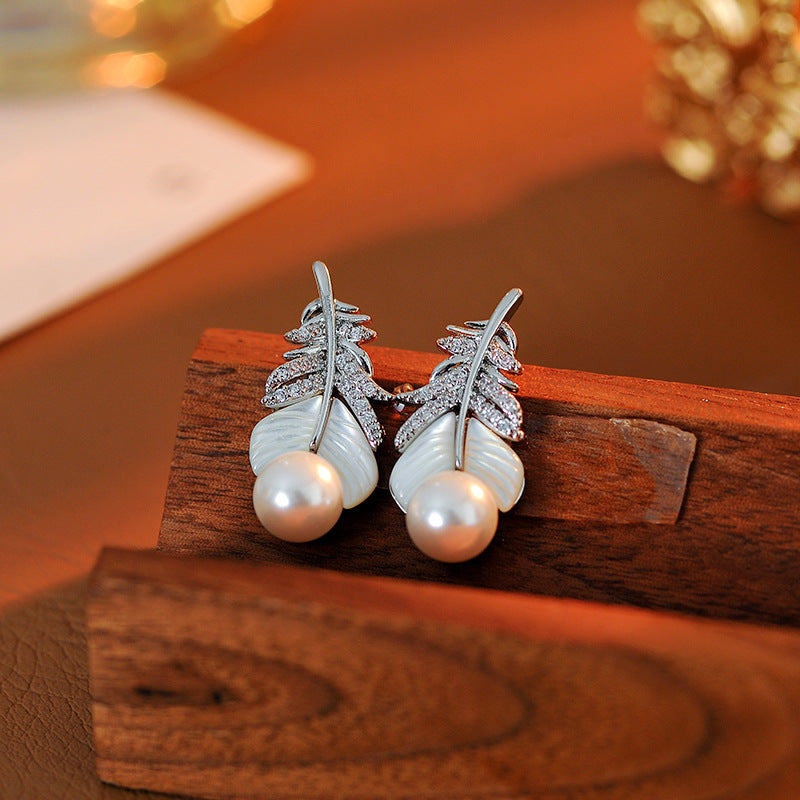 High-end Mother-of-Pearl Micro Inlay Feather Necklace Jewelry Natural Pearl Earrings Necklace Exquisite Light Luxury Accessories