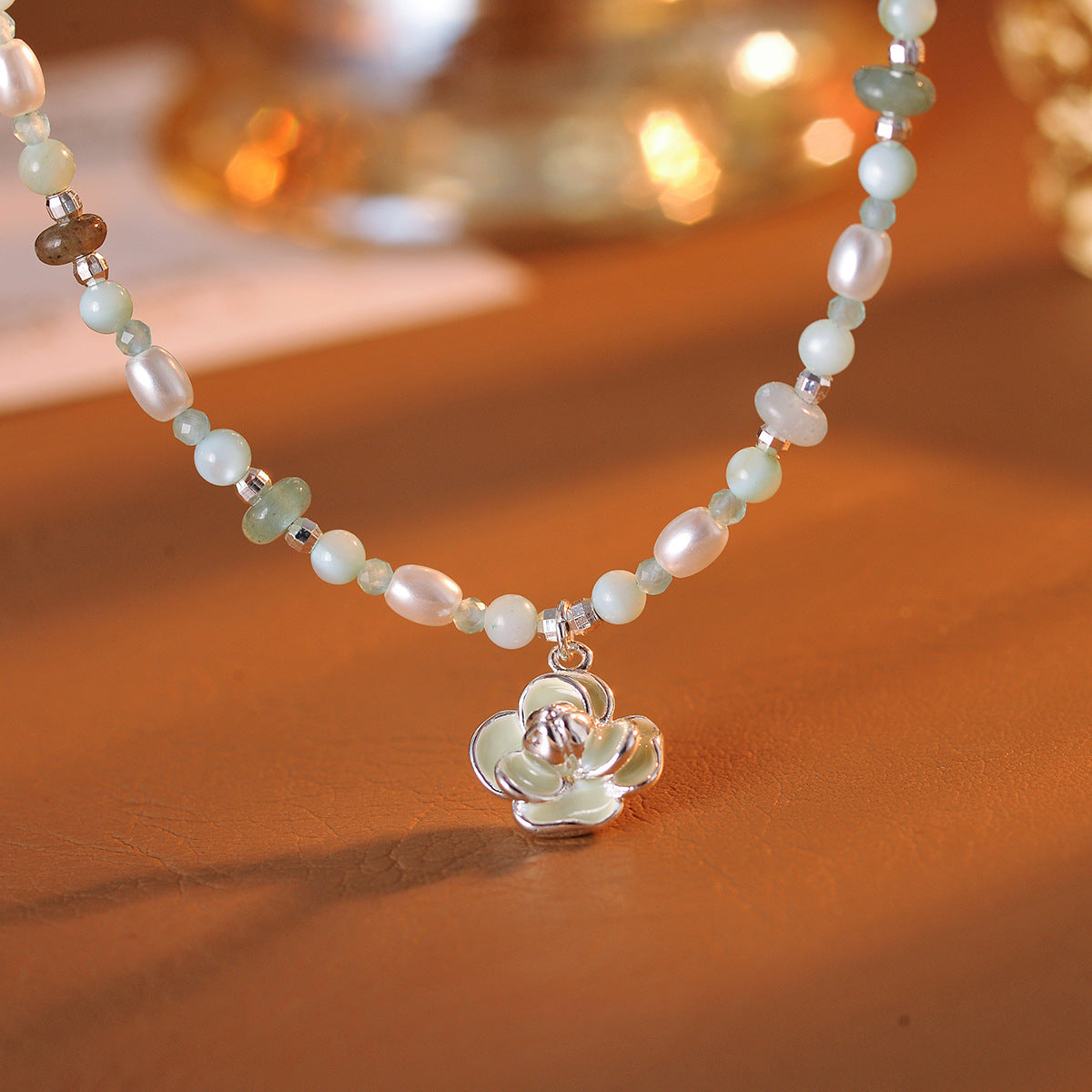New Chinese Style Light Green Natural Stone Necklace 2025 New Flower Collarbone Chain Elegant Fresh Choker
