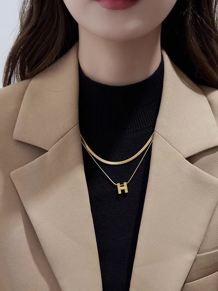 High-End Light Luxury Niche Double-Layer Letter H Necklace for Women Titanium Steel Collarbone Chain 2023 New Sweater Chain Accessory