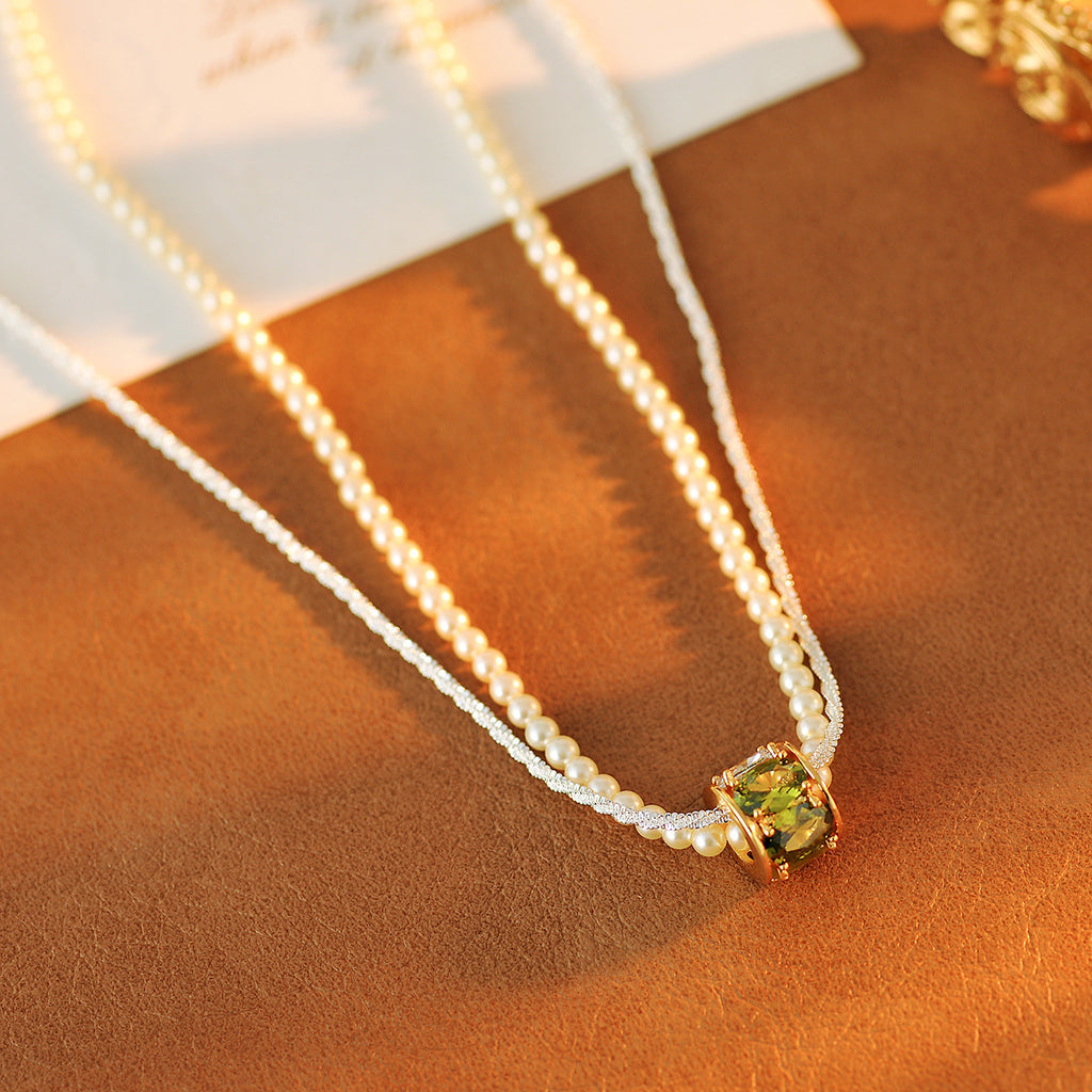 Elegant and Luxurious Pearl Pendant with Sparkling Double Layer Clavicle Chain