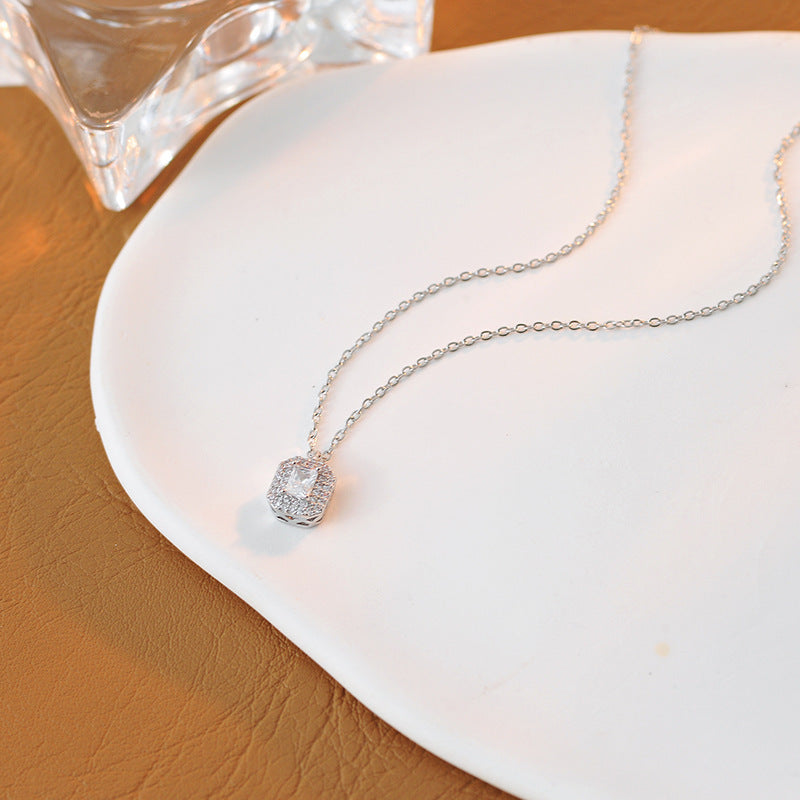 Sugar Cube Necklace for Women New Clavicle Chain Light Luxury Niche Design Pendant Simple Fashion Versatile Necklace