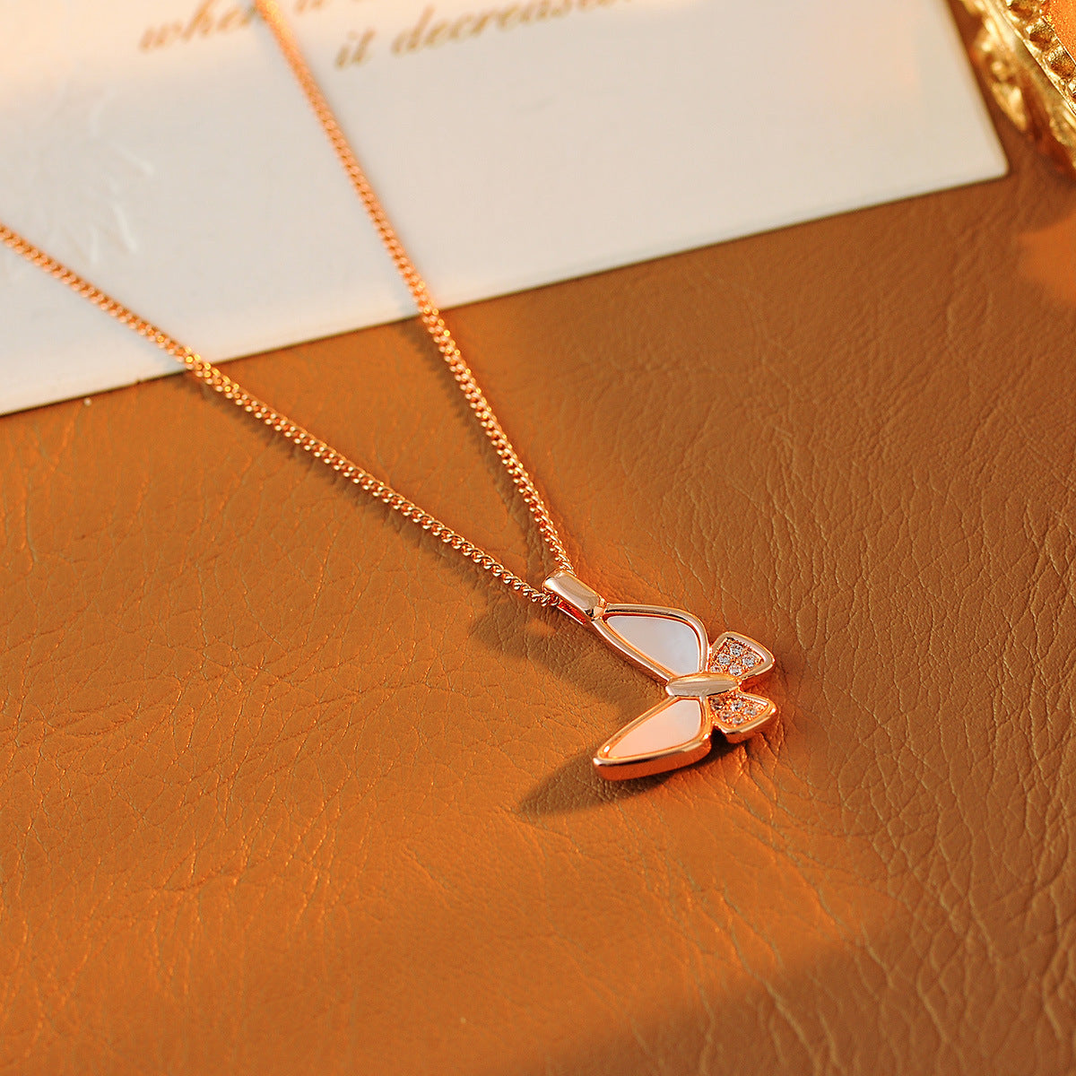 New Necklace for Women Shell Butterfly Necklace Niche Fashion Pendant Rose Gold Collarbone Chain Choker