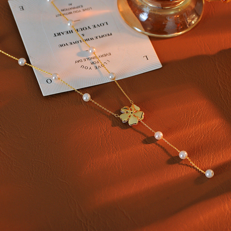 White Shell Small Daisy Pearl Necklace for Women, Autumn and Winter, Non-Fading, Light Luxury, Niche Sweater Chain, Versatile, High-End Feel Jewelry