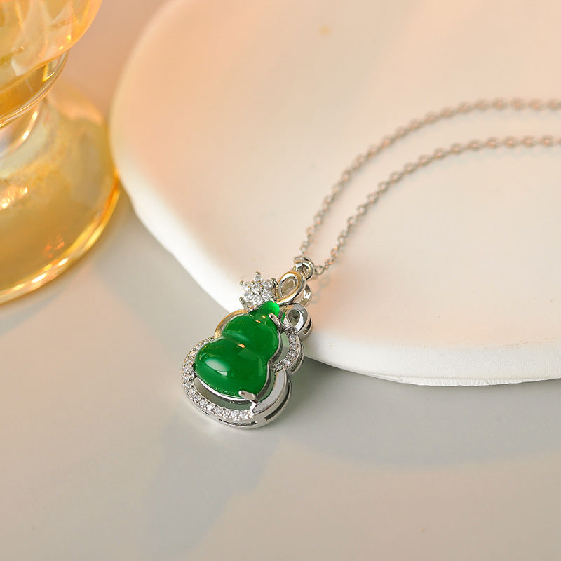 Chinese Style Imitation Green Chalcedony Gourd Necklace for Women, Ins Light Luxury High-end Niche Versatile High-end Collarbone Chain