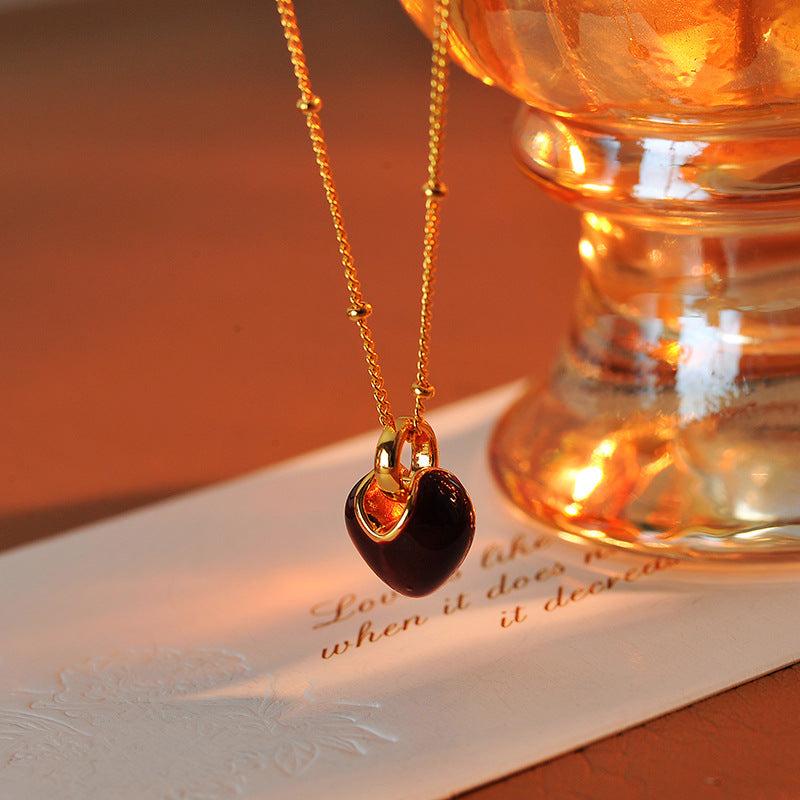 Versatile Heart Necklace for Women, Elegant and Exquisite High-End Collarbone Chain, Korean Ins Style New Autumn Winter