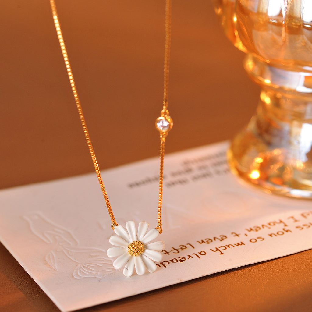 Summer Daisy Flower Versatile Collarbone Chain for Women 2025 New High-end Light Luxury Niche Neck Chain