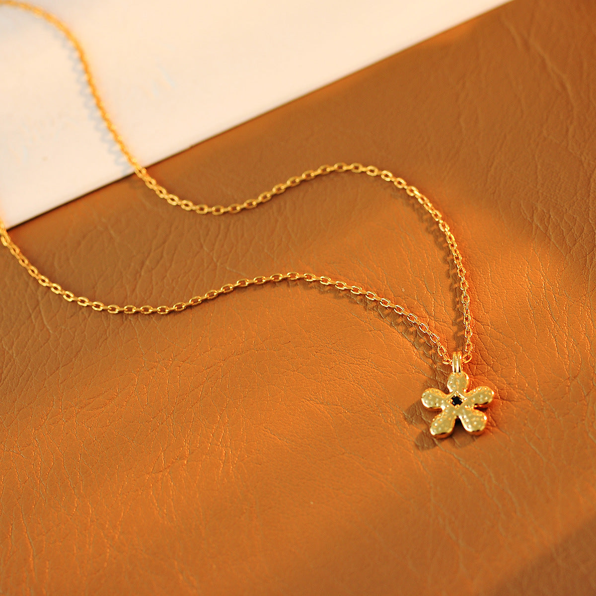 High-end Exquisite Texture Mini Small Flower Niche Design Everyday Versatile Necklace