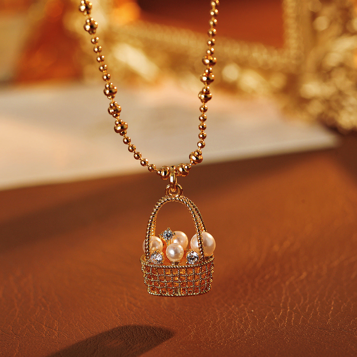 Xiaohongshu Hot-Selling Magic Chain Pearl Small Flower Basket Necklace 2025 New Fashion Light Luxury Collarbone Necklace