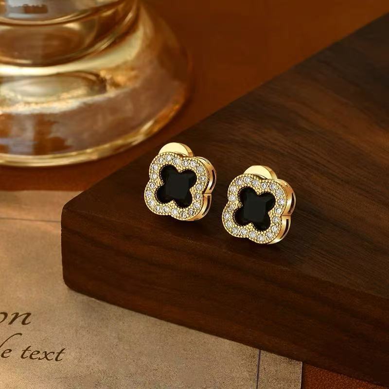 Korean Fashion Necklace Light Luxury Temperament Four-Leaf Clover Collarbone Chain Niche Design High-End Versatile Collarbone Chain