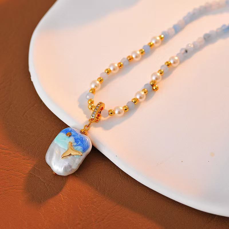 [Whale Coast] Ocean Oil Painting Style Baroque Pearl Earrings Elegant High-end Feel Fish Tail Classic Stud Earrings