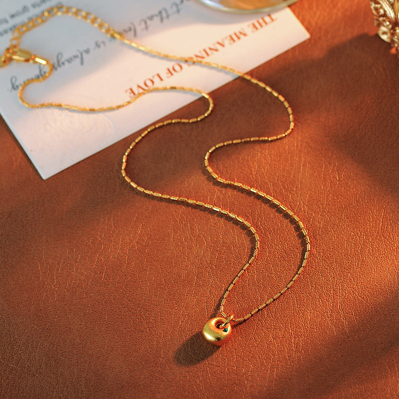 Traditional Matte Small Gold Pendant Micro Inlaid Green Zirconia Collarbone Chain Elegant High-end Fashionable Necklace for Women