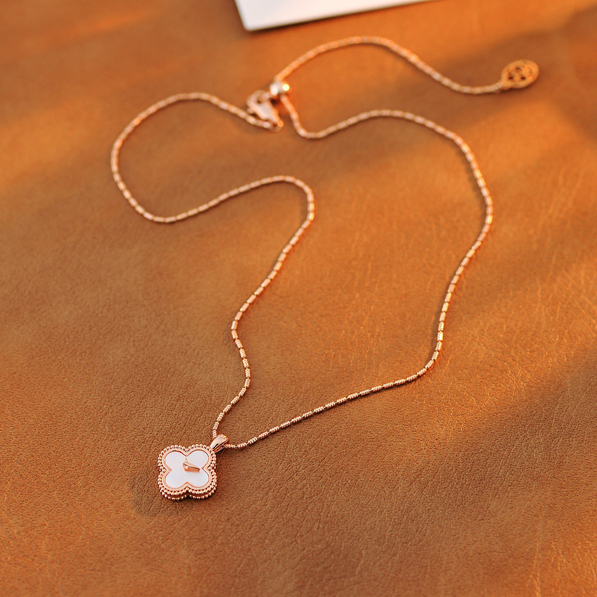 Singapore Designer Necklace for Women Four-Leaf Clover Natural Mother-of-Pearl Collarbone Chain Niche High-End Necklace