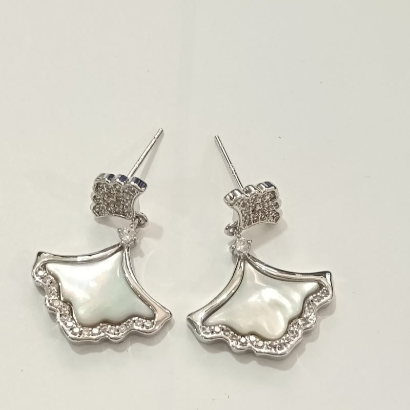 Ginkgo Necklace Summer Mother-of-Pearl Pendant Sweater Chain New Hot-Selling High-End Niche Fashion Neck Chain