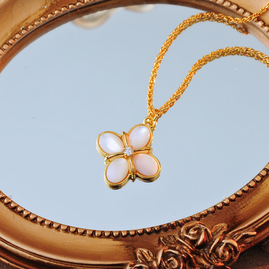 Four-leaf Clover Necklace for Women, Light Luxury Fashion Collarbone Chain, Gift for Girlfriend, Ins Simple Mother-of-Pearl Pendant