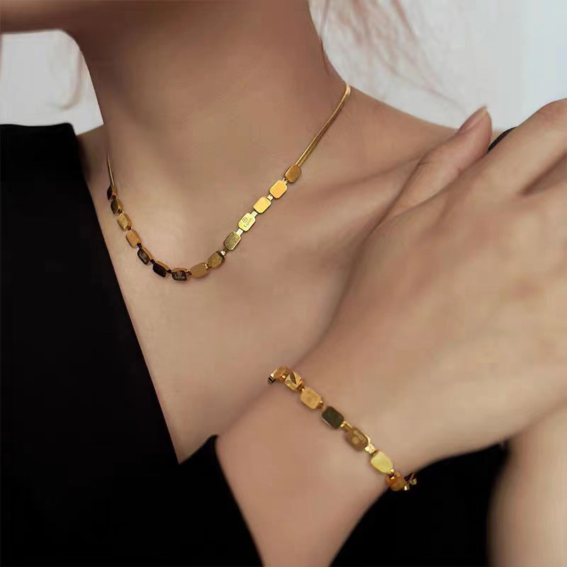 Minimalist Personality Design Small Square Snake Bone Chain Necklace for Women Ins Trend Light Luxury Niche Collarbone Chain Short Neck Chain