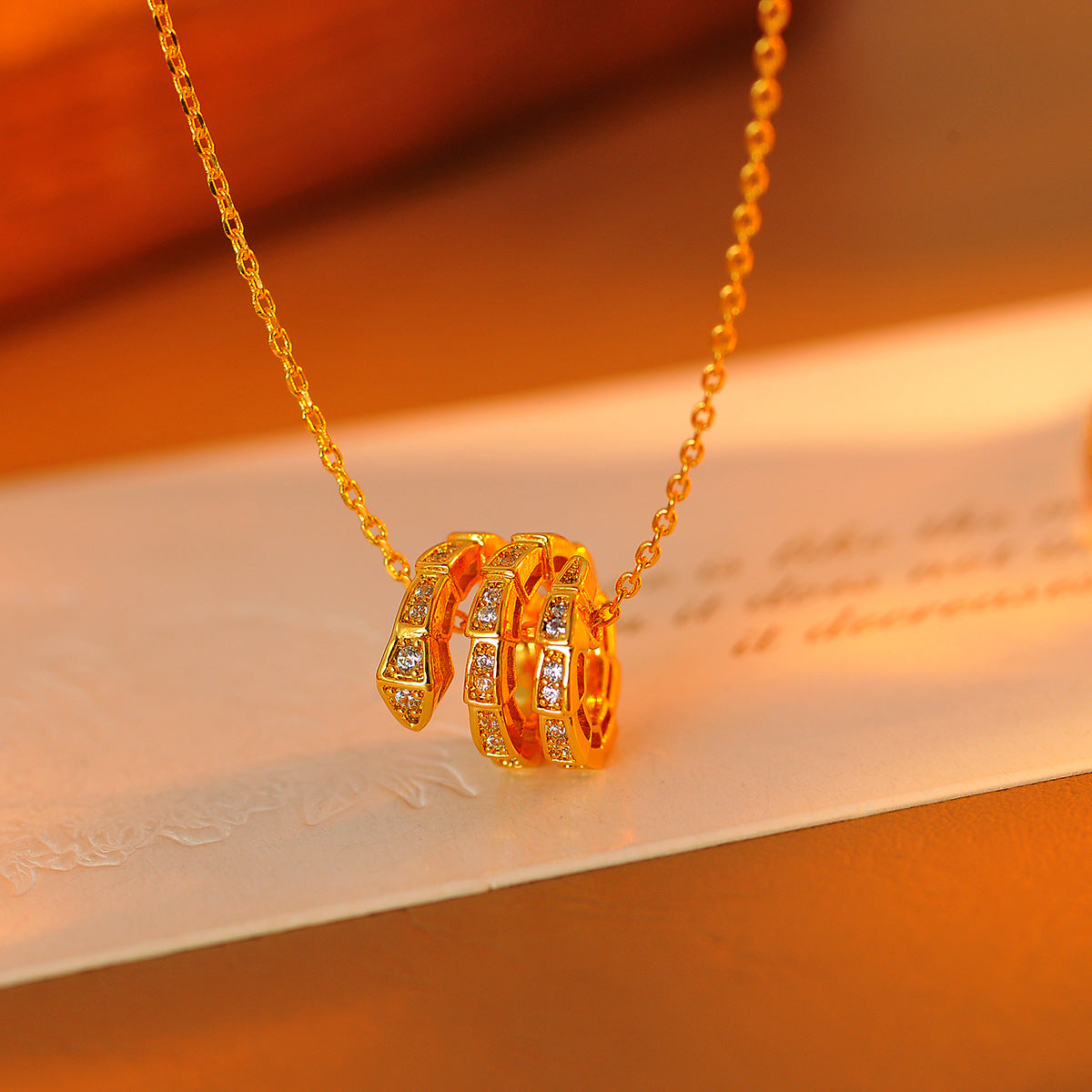 European and American Light Luxury High-End Snake Bone Chain Heavy Craft Full Diamond Snake-Shaped Collarbone Chain Niche Design Personality Creative