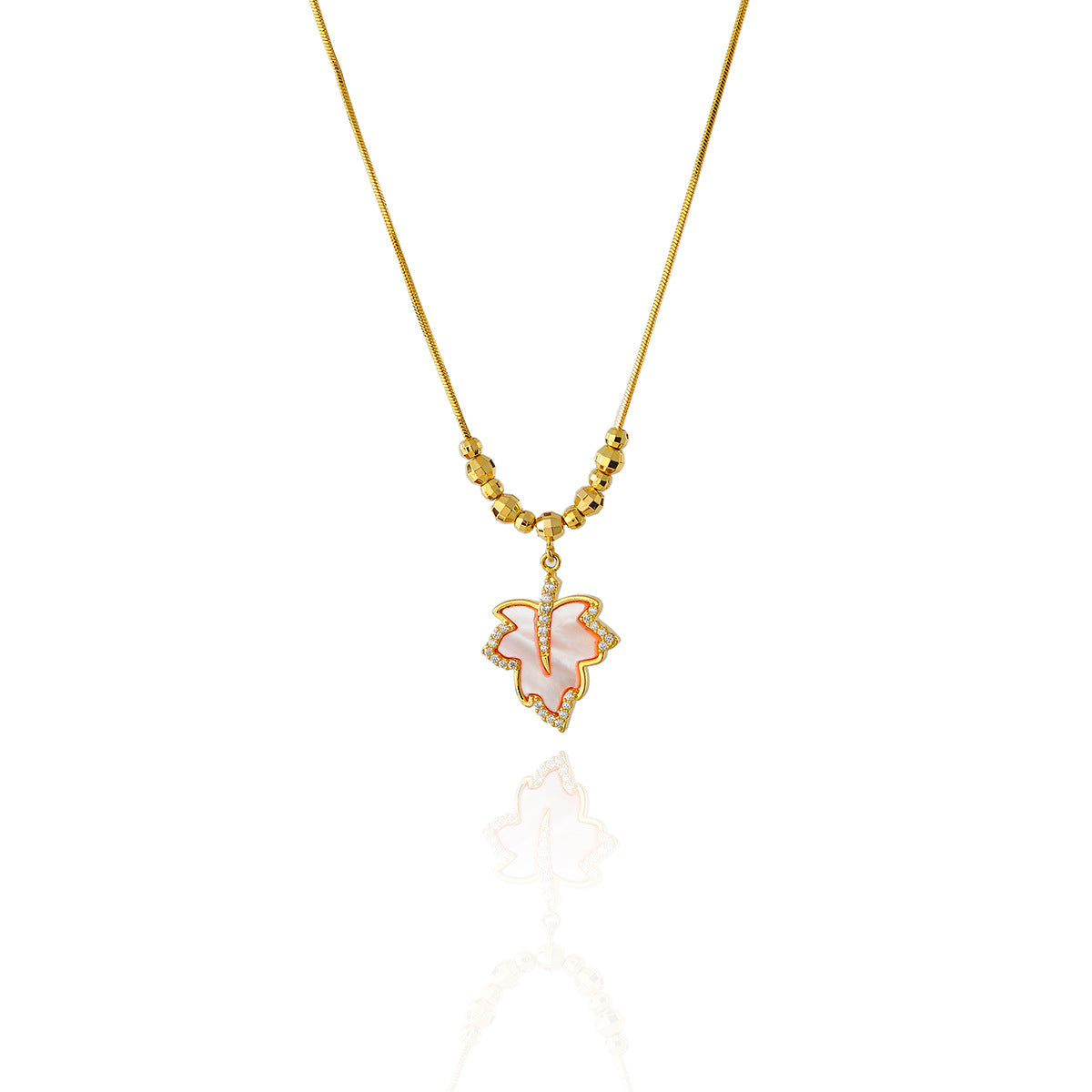 Shell Maple Leaf Necklace Elegant High-End Pendant New Light Luxury Niche Collarbone Chain Choker