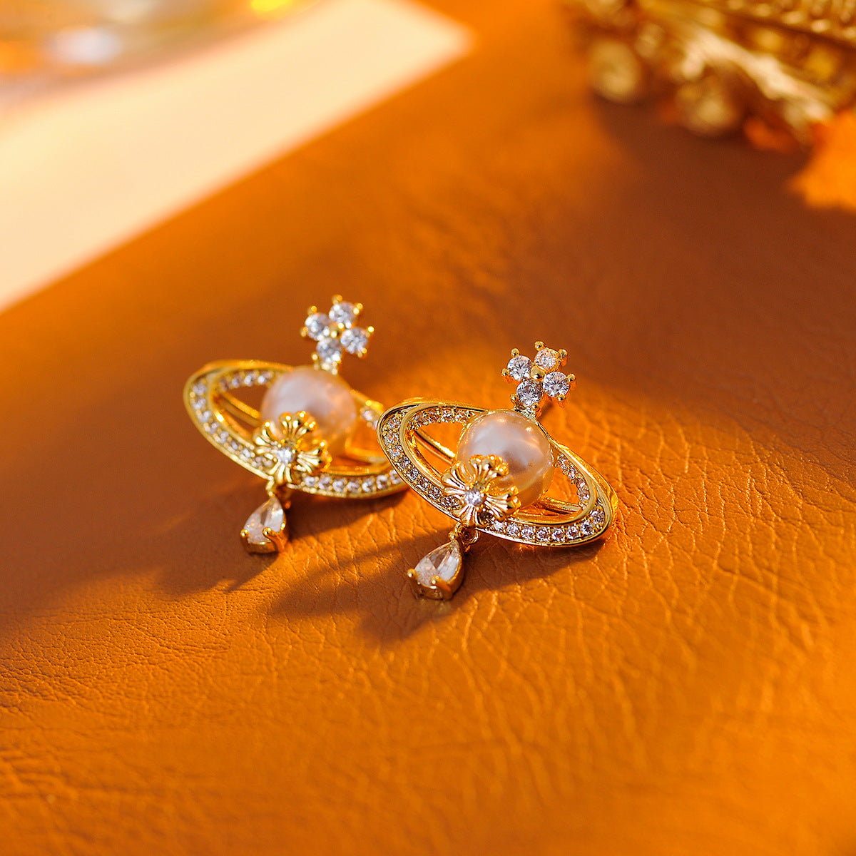 High-end Saturn Pearl Earrings for Women New Hot-selling Light Luxury Elegant Earrings Unique Niche Necklace