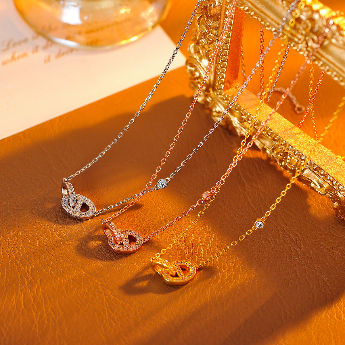 Interlocking Necklace for Women 2025 New Simple Light Luxury Niche Design Double Ring Collarbone Chain Accessories Wholesale