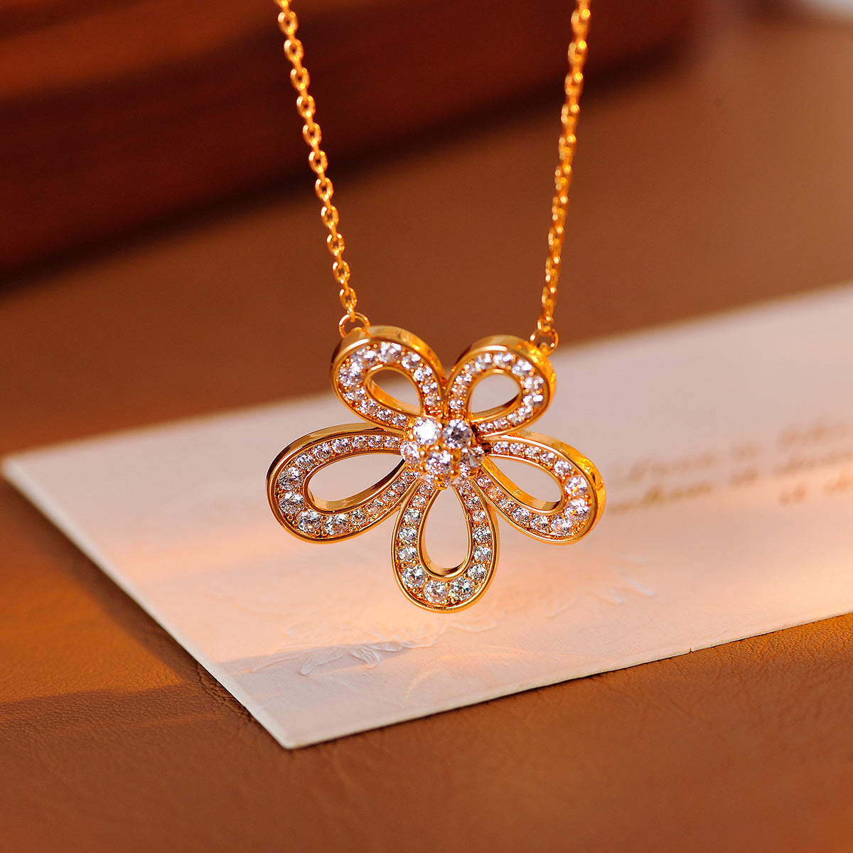 Micro Pave Zircon Five-Petal Flower Necklace Light Luxury Niche Women High-End Design New Hot-Selling Elegant