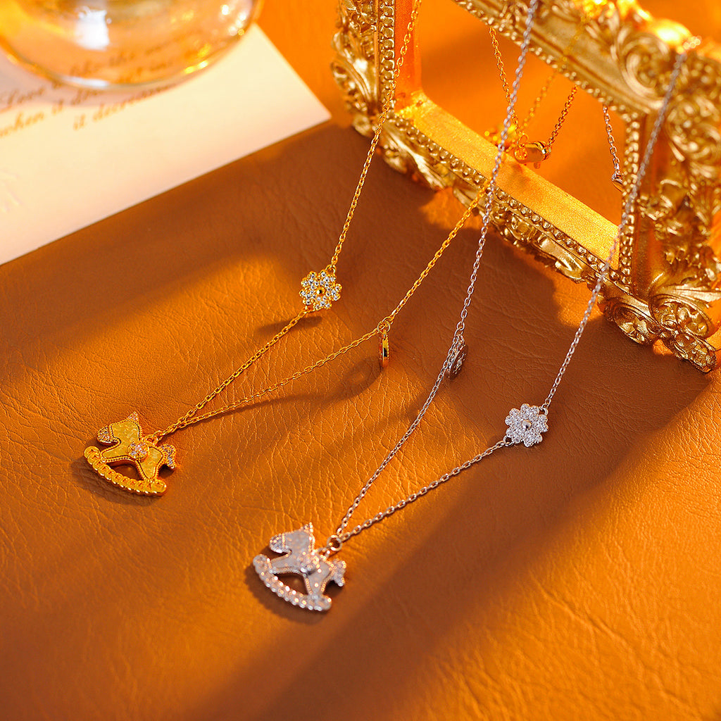 Wooden Horse Necklace Sparkling Ice Fragment Wooden Horse Pendant Necklace New High-end Light Luxury Choker