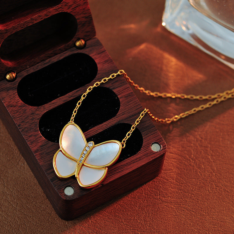 High Version Fanjia Large Butterfly Necklace for Women, 18K Gold Plated Clavicle Chain, Natural Mother-of-Pearl, Directly from Manufacturer, Pendant