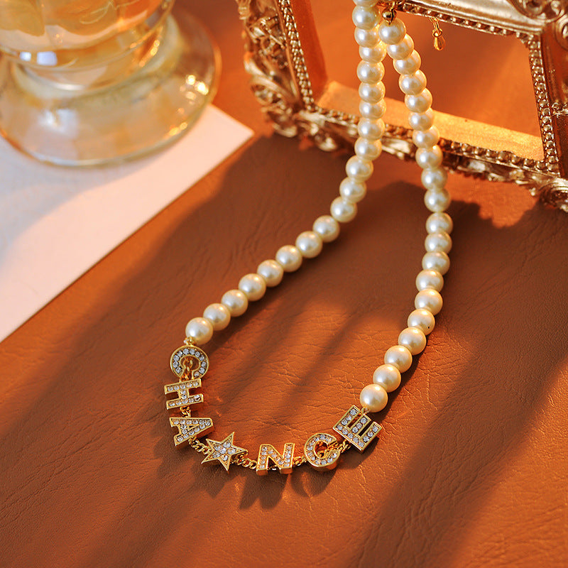 2025 New Classic Vintage Niche Pearl Internet Celebrity Necklace Chanel Style Versatile Lock Inlaid Diamond Letter Necklace