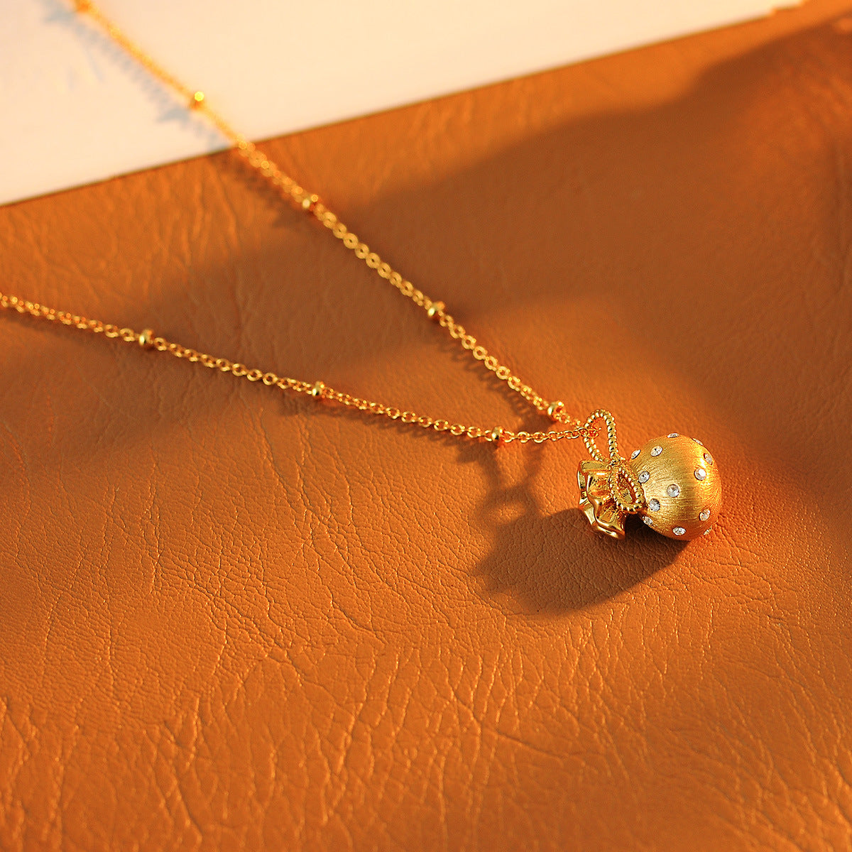 Vintage Brushed Bowknot Lucky Bag Necklace Fashion Pointed Diamond Sparkling Wealth-Attracting Small Money Bag Collarbone Chain for Women