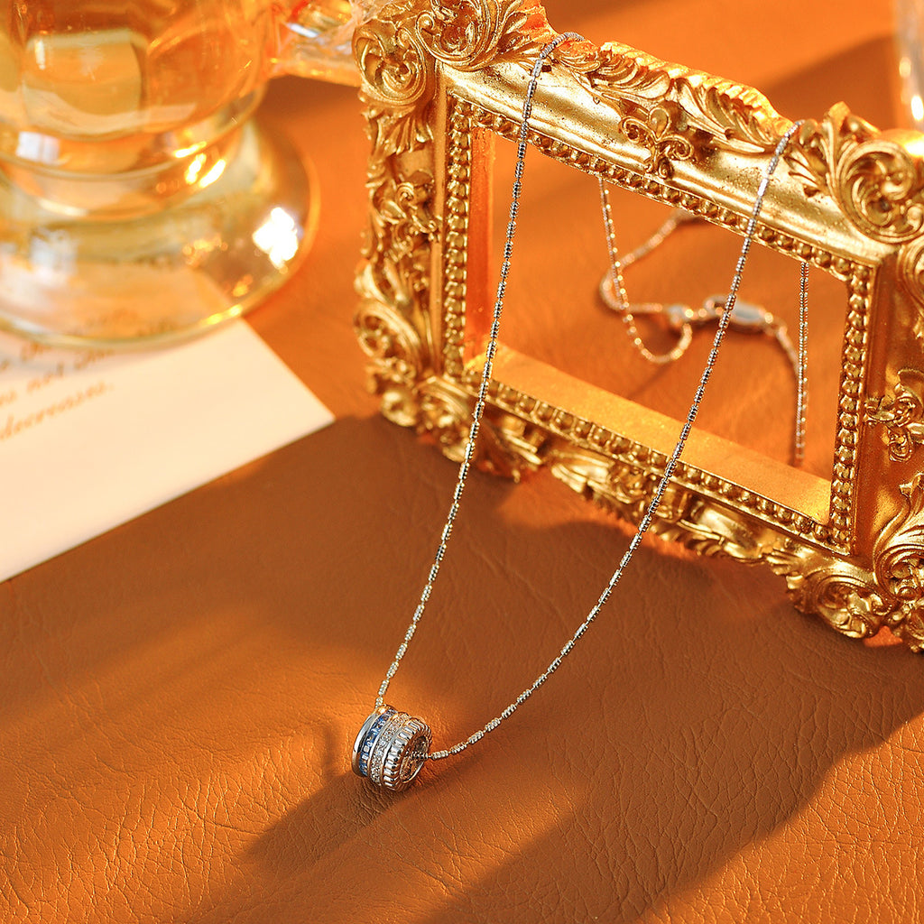 New French Style Dynamic Blue Ice Heart Circle Necklace for Women, High-end Exquisite Petite Collarbone Chain