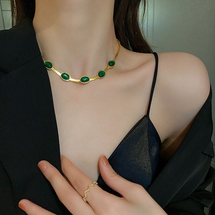 Korean Style Elegant Emerald Gemstone Blade Chain Titanium Steel Necklace for Women Ins Trendy Fashionable Design Internet Celebrity Collarbone Chain