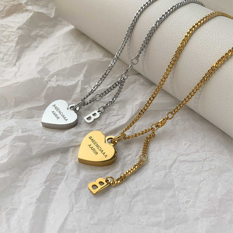 B Letter Heart Necklace for Women, Light Luxury Niche Design, High-End Sweater Chain, European and American Ins Style, New Peach Heart Collarbone Chain