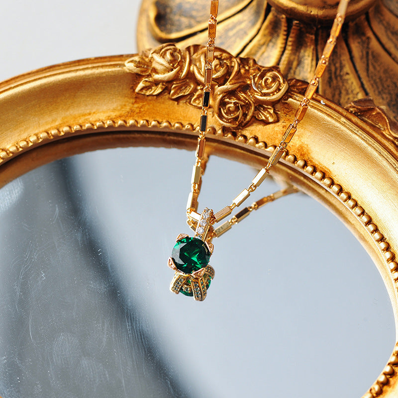 Japanese and Korean Light Luxury Style Niche Design Subtle Vintage Emerald Pendant Fashion Versatile Collarbone Necklace Internet Celebrity Style