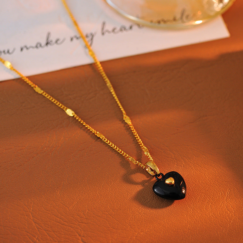 New Vintage Exquisite Enamel Heart Pendant Necklace for Women High-end Fashion Versatile Collarbone Chain