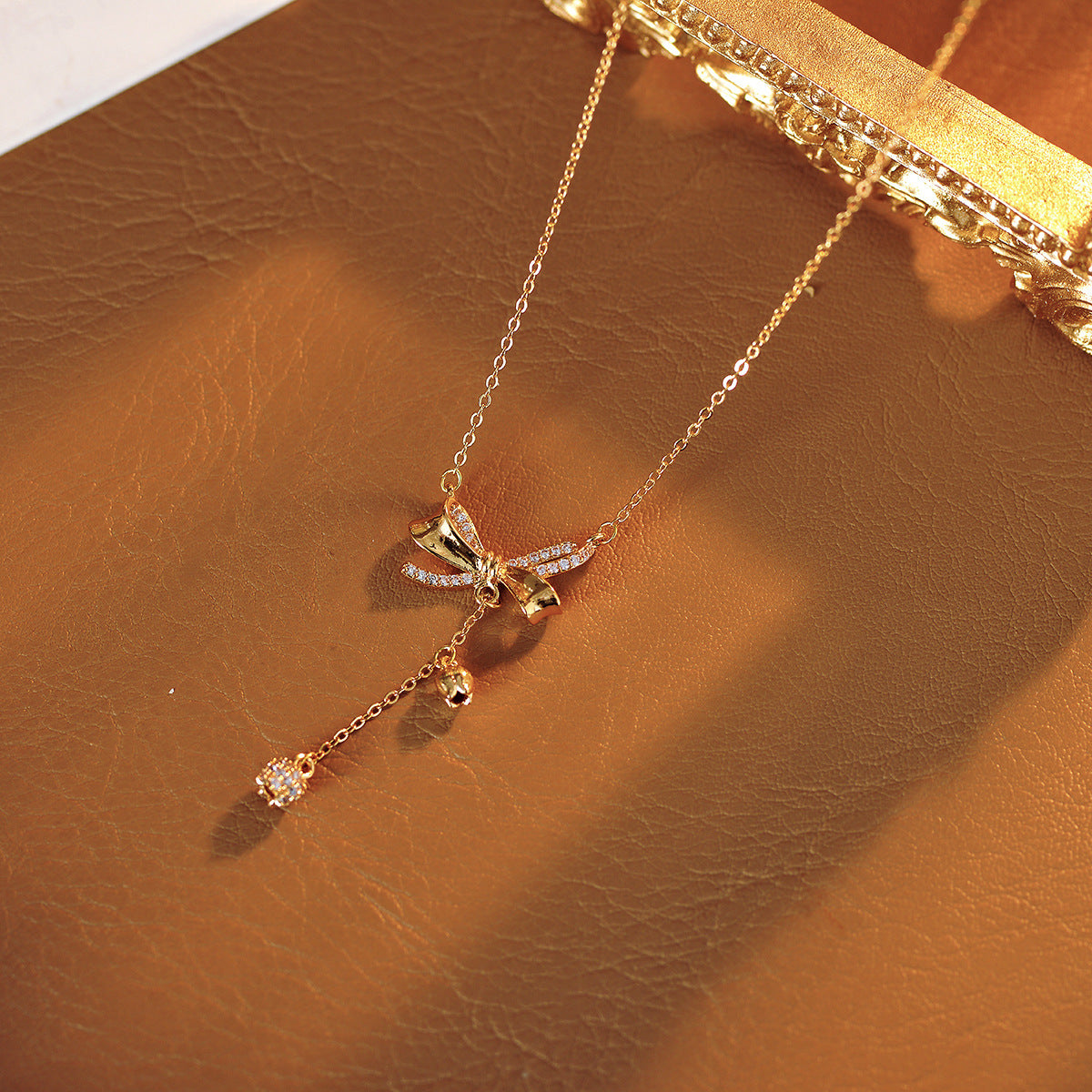 Butterfly Lily of the Valley Pendant Necklace for Women, Light Luxury New Chinese Style, Personalized Fashion, Internet Celebrity Same Style, Micro Pave Zirconia Clavicle Chain