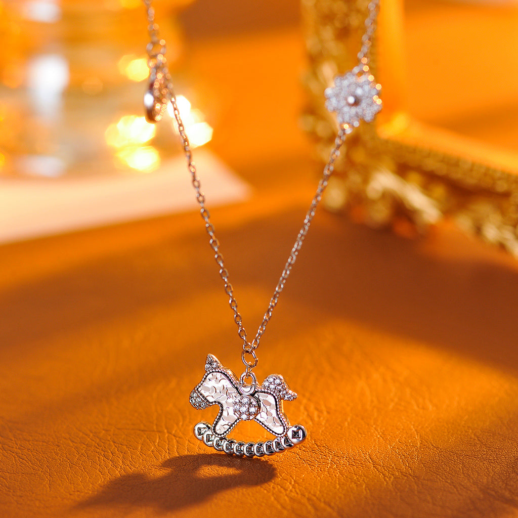 Wooden Horse Necklace Sparkling Ice Fragment Wooden Horse Pendant Necklace New High-end Light Luxury Choker