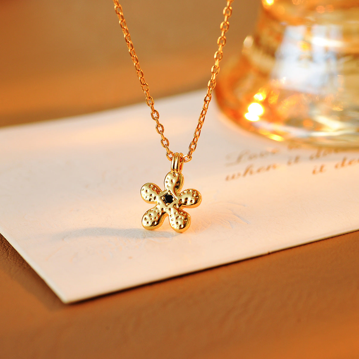 High-end Exquisite Texture Mini Small Flower Niche Design Everyday Versatile Necklace