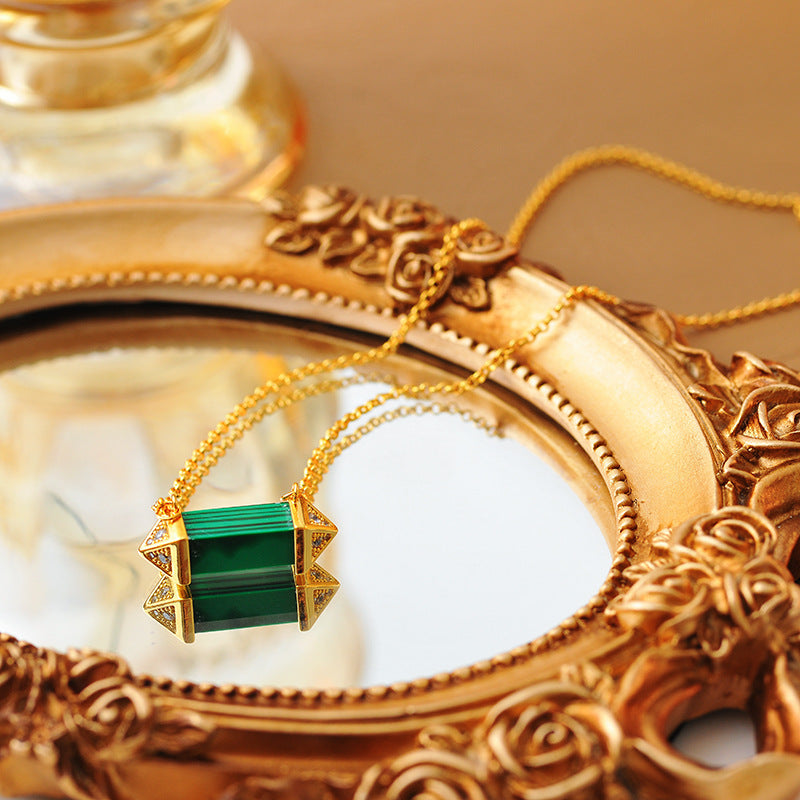 European and American Style Simple Geometric Emerald Malachite Inlaid Diamond Necklace Fashion High-end Personality Necklace One Piece