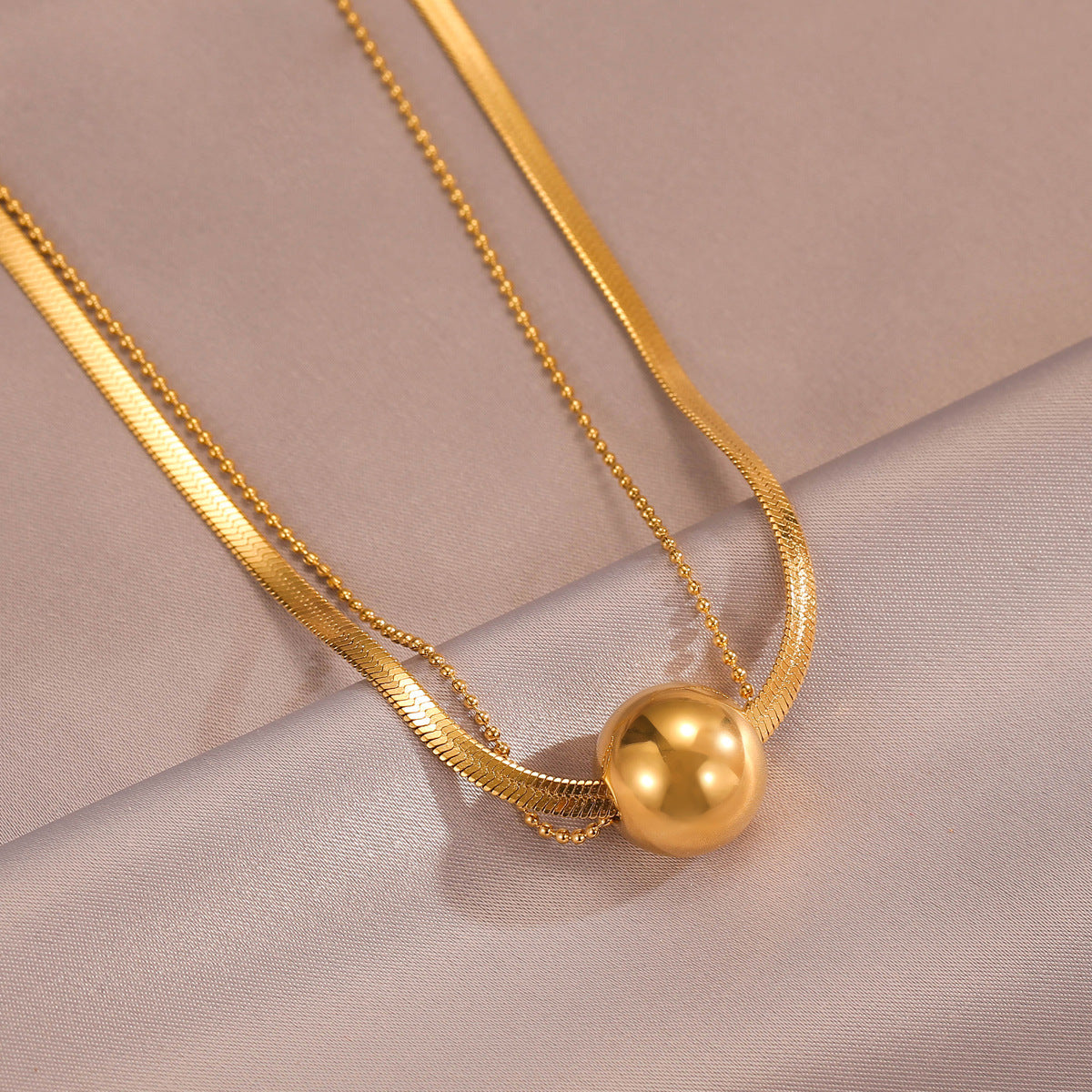 Titanium Steel Gold Round Ball Pendant Snake Bone Necklace for Women Minimalist Style Simple Niche Design Fashion Collarbone Sweater Chain