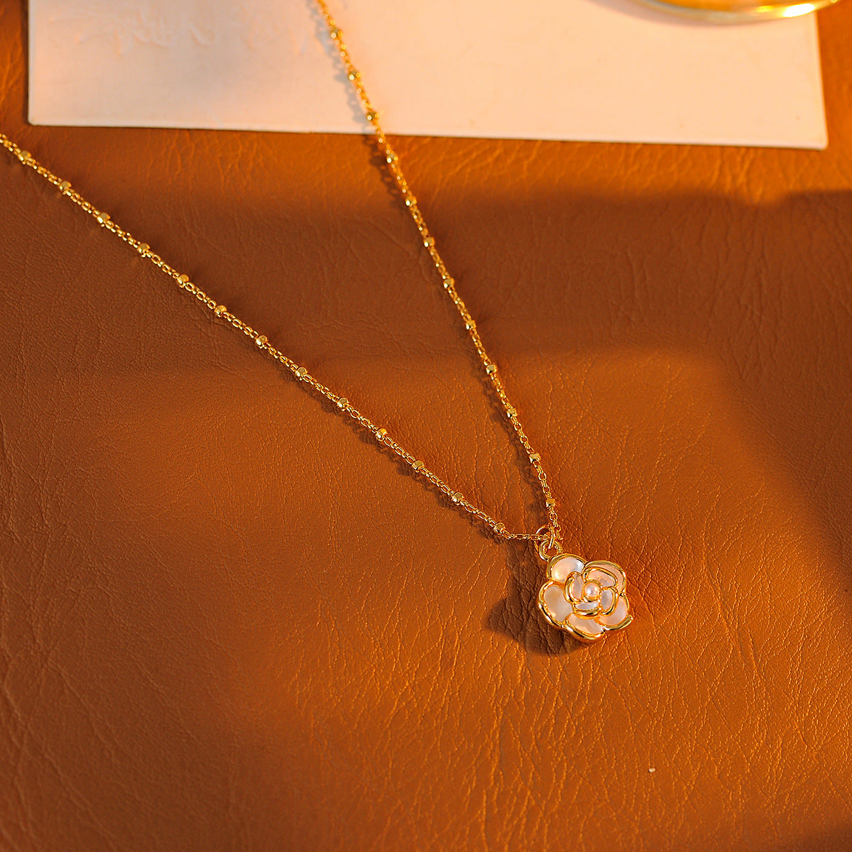 Japanese and Korean Camellia Necklace Exquisite Flower Pendant Light Luxury Fashion Neck Chain High-end Clavicle Chain for Women