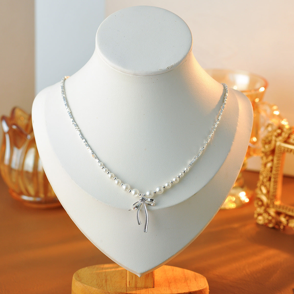 2025 New Hot Style Exquisite High-end Broken Silver Pearl Bowknot Light Luxury Niche Collarbone Necklace