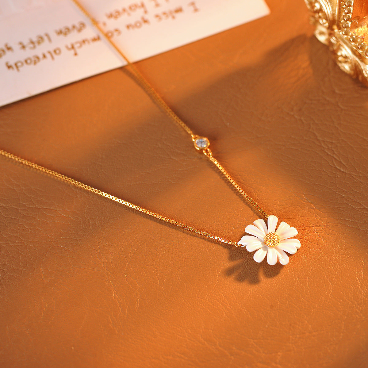 Summer Daisy Flower Versatile Collarbone Chain for Women 2025 New High-end Light Luxury Niche Neck Chain
