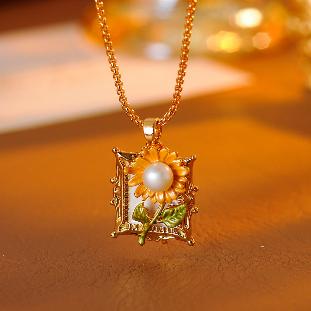New Sunflower Necklace Freshwater Pearl High-end Exquisite Fashion Light Luxury Elegant Necklace for Women