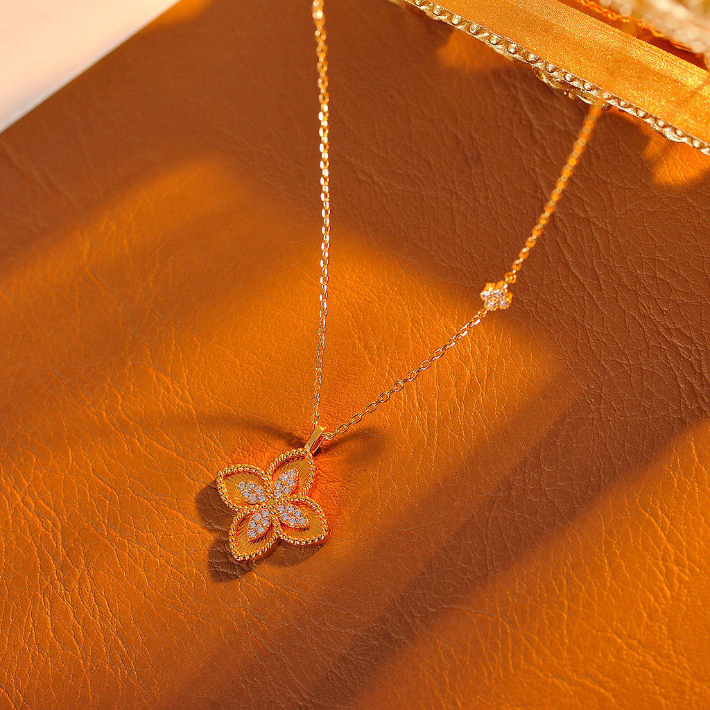 New Four-Leaf Flower French Retro Floral Necklace for Women, Light Luxury High-End Full Diamond Elegant Collarbone Chain