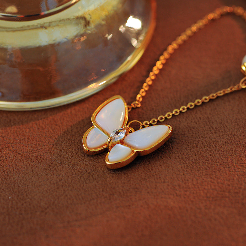 TikTok Popular Sweet High-End Unique Butterfly Mother-of-Pearl Necklace Fashion Niche Design Cute