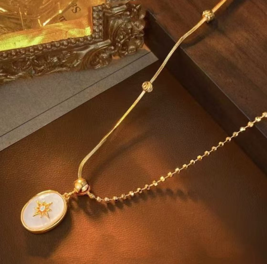 Natural Curved Mother-of-Pearl 18K Eight-Pointed Star Necklace French Light Luxury Retro Niche Fashion High-End Clavicle Chain
